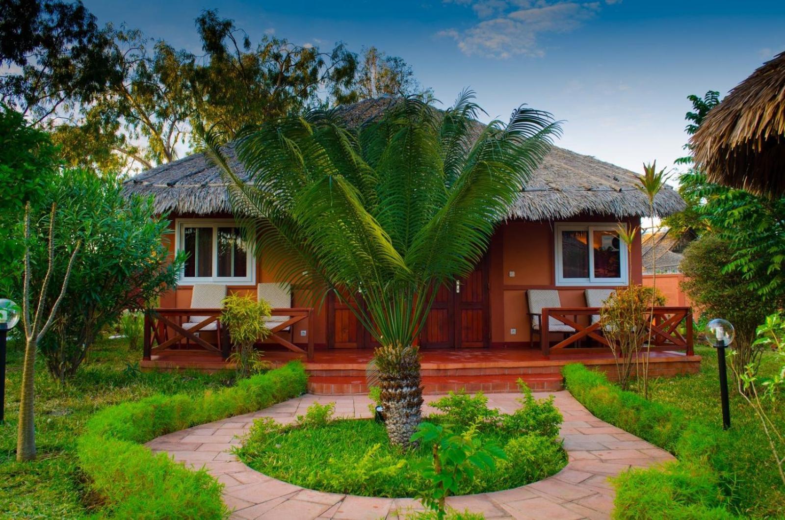 Edena Kely Hotel Mahajanga Exterior photo