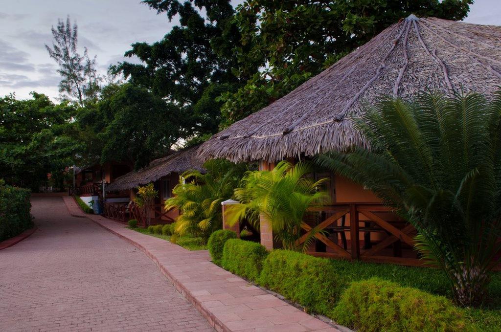 Edena Kely Hotel Mahajanga Exterior photo
