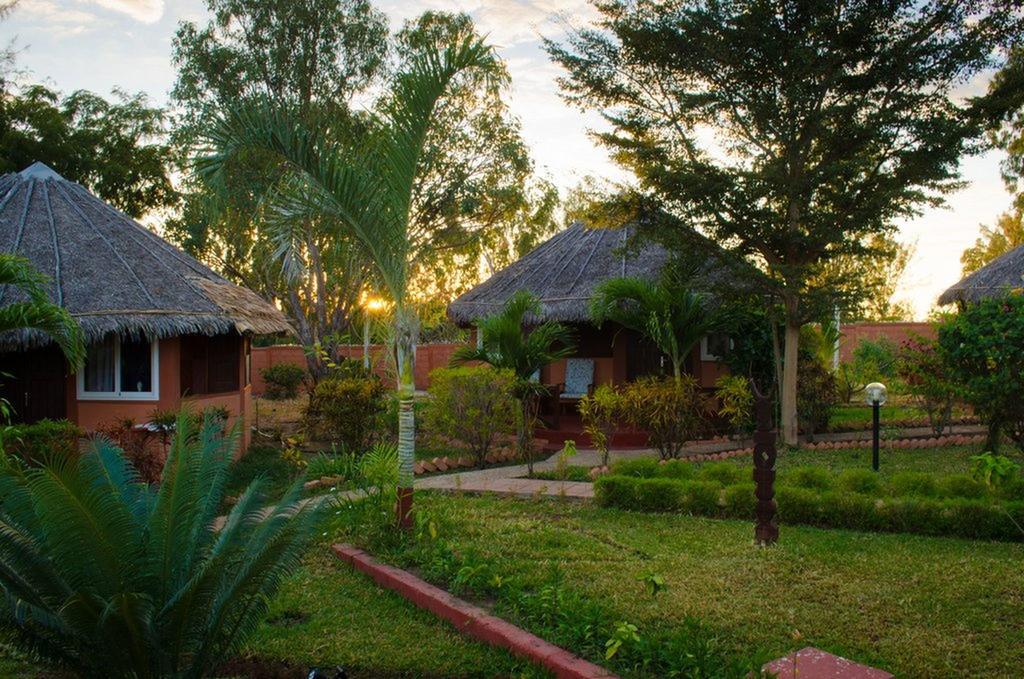 Edena Kely Hotel Mahajanga Exterior photo