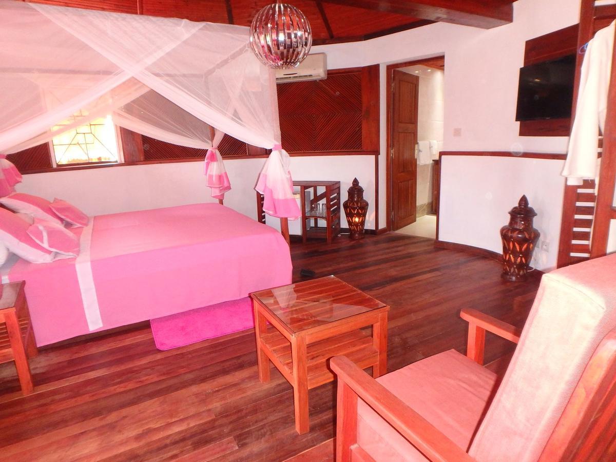 Edena Kely Hotel Mahajanga Exterior photo