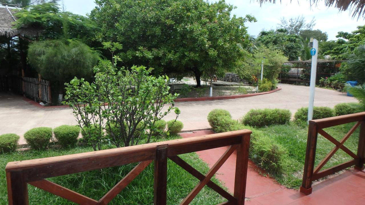 Edena Kely Hotel Mahajanga Exterior photo